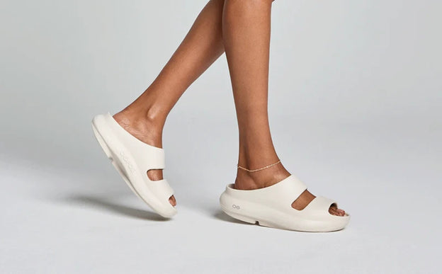 OOFOS OOyea Slide Sandal Chalk Womens Sizes M3/W5-M9/W11 NEW