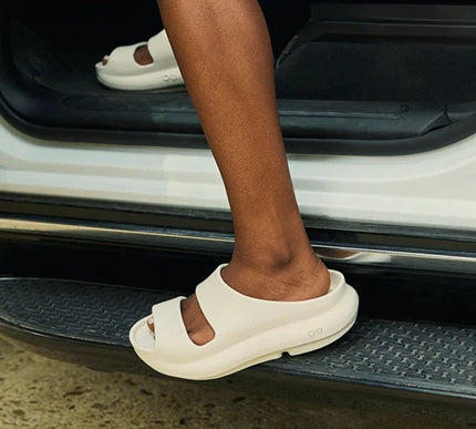 OOFOS OOyea Slide Sandal Chalk Womens Sizes M3/W5-M9/W11 NEW